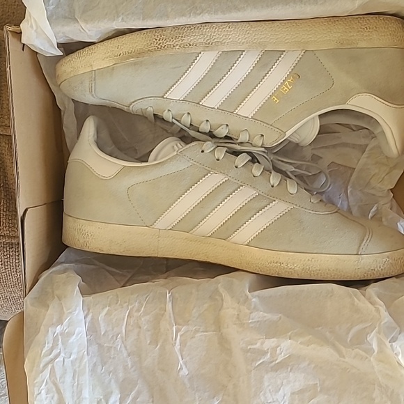 Shoe - Picture 3 of 4